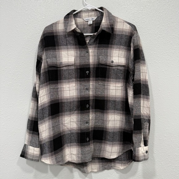 Old Navy Tops - Old Navy The Boyfriend Shirt Black White Grey Plaid Flannel Button Down Medium